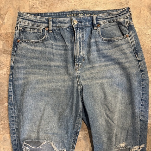 American Eagle Jeans Women's 14 Short Strigid Mom Jean Denim Distressed Stretch - Picture 2 of 6